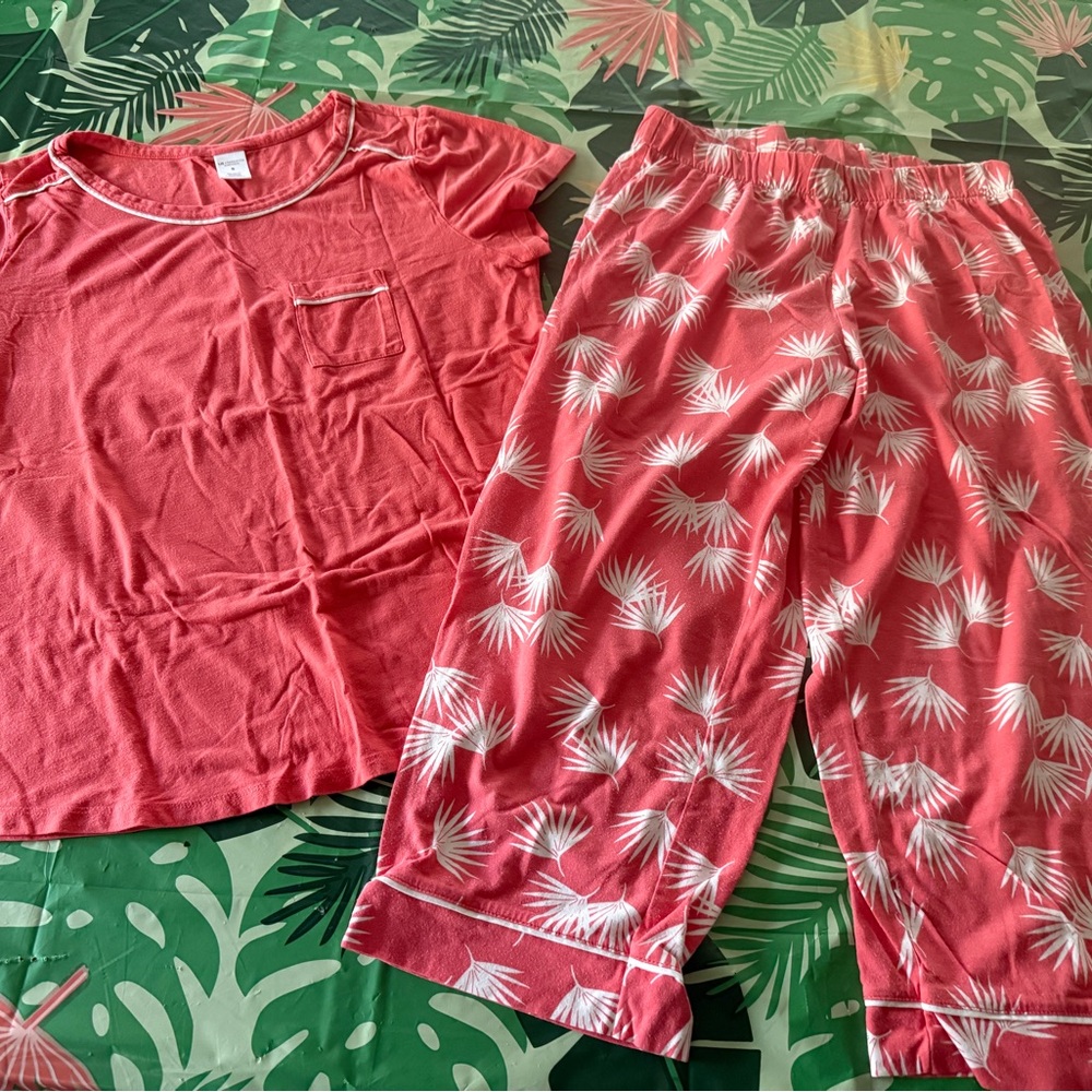 Liz Claiborne 2 Sets of Tops Capris Floral Coral Blue Pajamas size Small S - Picture 2 of 16